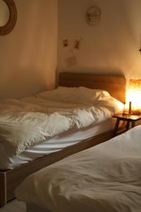 Postel nebo postele na pokoji v ubytování Geoje Mongdol