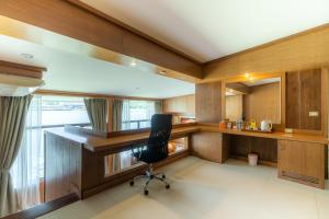 Kuchyň nebo kuchyňský kout v ubytování Chabana Resort Bang-tao Beach Phuket- SHA Extra Plus