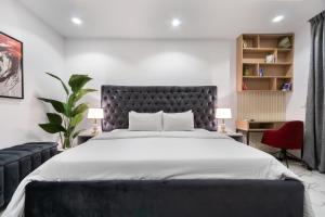 מיטה או מיטות בחדר ב-W16 Water Front Apartments