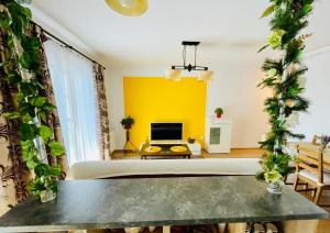 a room with a bed and a yellow wall at Apartament Sofia in Sibiu