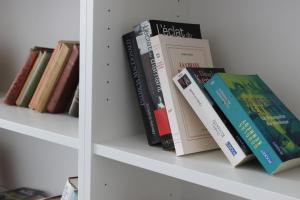 a bunch of books sitting on a shelf at Les AGRIATES in Besançon