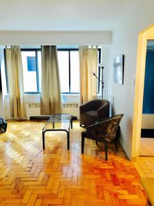 Zona de estar de Stylish Montreal Apartment: Comfortable Stay in the Golden Square Mile