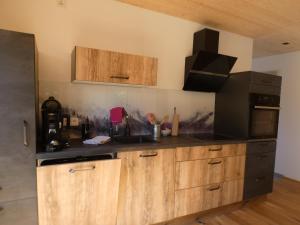 Köök või kööginurk majutusasutuses Stylische Fewo in Bestlage in neugebautem Holzhaus mit Oberstaufen Plus +15 fotot