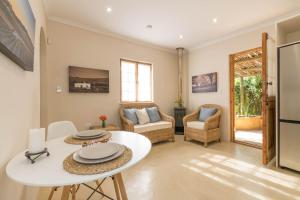 O zonă de relaxare la La Galleria Cottage Retreat