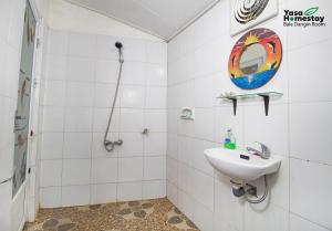 a bathroom with a sink and a shower at Yasa Homestay in Nusa Penida