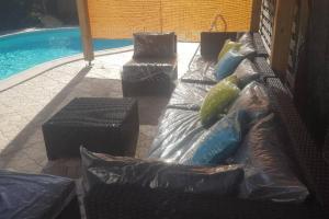 Bazén v ubytování Villa piscine Gissac (Sainte Anne) nebo v jeho okolí