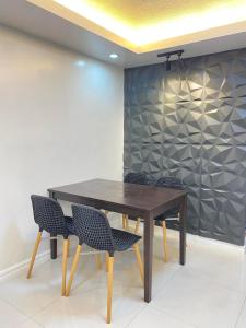 Fotografie z fotogalerie ubytování Modern 1BR with King Bed beside SM Mall v destinaci Davao