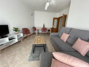 a living room with a couch and a table at Appartement T1 Centre Pombal in Pombal