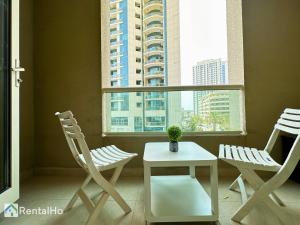 Fotografie z fotogalerie ubytování Quiet Studio with Balcony and Roof Top Pool in Dubai Marina v Dubaji