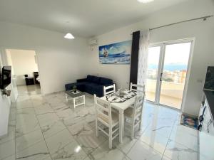 Μια τηλεόραση ή/και κέντρο ψυχαγωγίας στο Apartmente Pamela