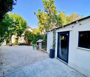 a white building with a door and a yard at Le cabanon de Manon - Marseille in Marseille