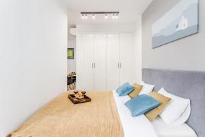 Llit o llits en una habitació de Warsaw City Apartments EXPO