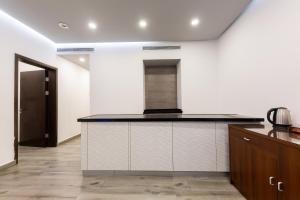 a kitchen with white walls and a black counter top at فندق روزالينا in Yanbu