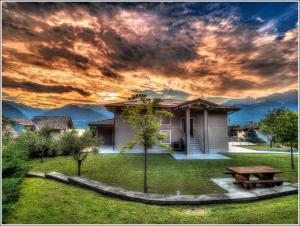 a house with a picnic table in the yard at Villa TaDi LaRo Luxury Relax Comer See Colico in Carriola