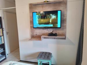 TV a/nebo společenská místnost v ubytování Apt com vista para o mar
