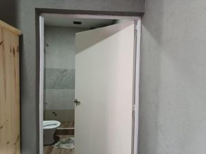 an open door to a bathroom with a toilet at Residencia Dos Soles 2.0 in Resistencia