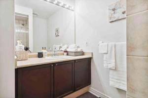 a bathroom with a sink and a mirror at The cozy corner House in the Richmond Hill in Richmond Hill +32 photos