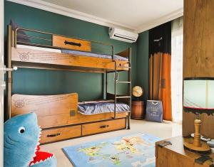 a bedroom with two bunk beds and a desk at Alanya Family Paradise Sea View in Alanya