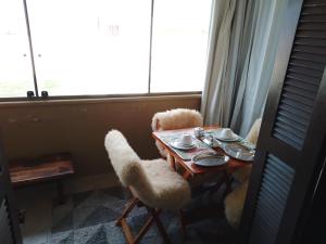 Posezení v ubytování Apt com vista para o mar
