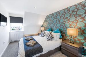 a bedroom with a bed with a large headboard at Wallace's Rest in Stirling