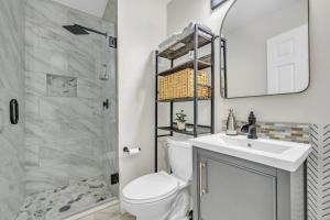 a bathroom with a toilet and a sink and a shower at NEW! Modern Luxury w/ Pool Table 3BR/5BD Sleeps 10 in Decatur