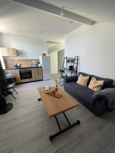 Gallery image of T2 Moderne - Terrasse - Proche du stade - 400 in Saint-Étienne