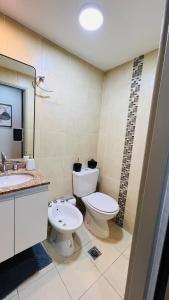 a bathroom with a toilet and a sink at Bernabe Boulevard in San Miguel de Tucumán