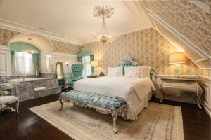 a bedroom with a bed and a table and a bench at Hotel Colline de France in Gramado