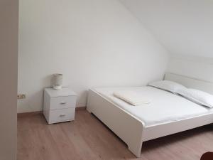 Postel nebo postele na pokoji v ubytování Apartman Figaro pogled od milijun Dolara, 2 tuša, 2 WC