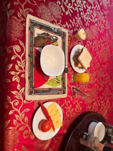 a table with a plate of food and a mirror at 2 Op Terblanche Guesthouse in Boksburg