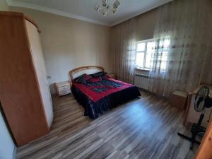 Postel nebo postele na pokoji v ubytování Nabran Suite