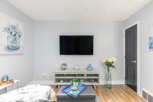 Gallery image of Cozy 1BR Unit - Steps To Little Italy in Ottawa