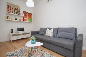 Posezení v ubytování Lovely apartment in the old town of Seville