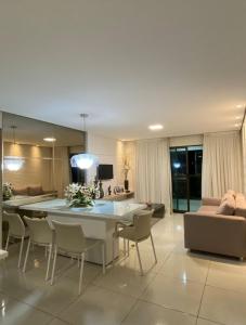 a kitchen and living room with a table and chairs at Apartamento Alto da Serra Villas in Bananeiras