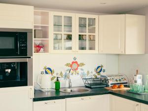 Fotografie z fotogalerie ubytování Holiday home with private sauna, jacuzzi and pool v destinaci Częstkowo