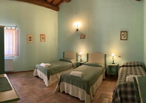 A bed or beds in a room at Borgo Di Fonni