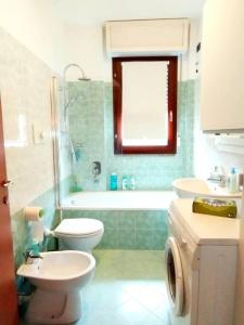 Bathroom sa il Sole di Busto APT