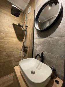 Ένα μπάνιο στο Luxury Studio