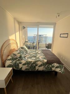 Postel nebo postele na pokoji v ubytování Sunset arena concon