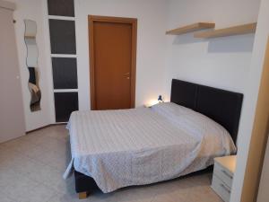 a bedroom with a bed and a brown door at FIERA LEVANTE in Bologna