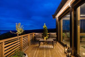 Ein Balkon oder eine Terrasse in der Unterkunft Hide Hut - Amazing view 50 min from Oslo