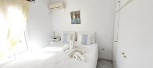 Gallery image of By the sea in Andros