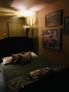 Postel nebo postele na pokoji v ubytování PAVILION ROOMS AT NO. 26
