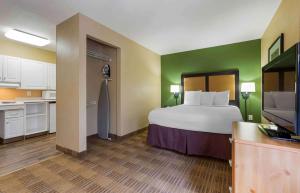 Posteľ alebo postele v izbe v ubytovaní Extended Stay America Suites - Phoenix - Scottsdale