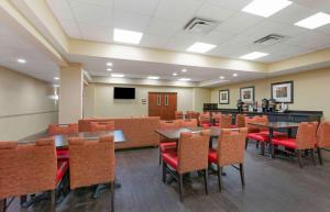 a conference room with tables and chairs and a television at Extended Stay America Suites - Findlay - Tiffin Avenue in Findlay
