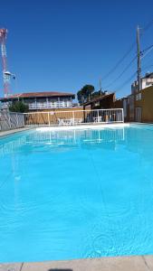 Swimming pool sa o malapit sa Casa de Praia Martins De Sá Condomínio Caraguatatuba