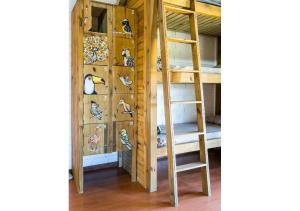 a room with a bunk bed with a ladder at Pousada Guarda Beach House in Guarda do Embaú