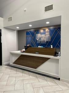 a lobby with a reception desk in a store at Holiday Inn Express Hotel & Suites Hiawassee by IHG in Hiawassee