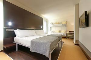 Postel nebo postele na pokoji v ubytování Hotel Ceuta Puerta de Africa