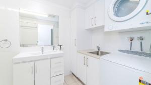 Η κουζίνα ή μικρή κουζίνα στο Craigmore 5 - Fantastic Ocean Views